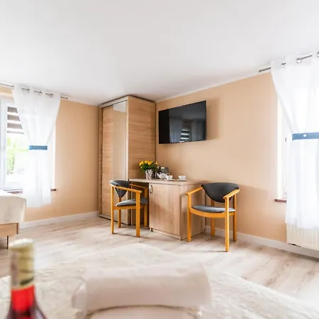 Reveliqa2 - Pokoje Goscinne I Apartamenty Pobierowo Exterior photo