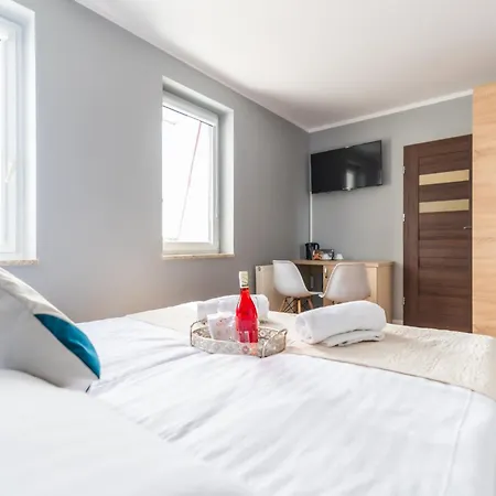 Reveliqa2 - Pokoje Goscinne I Apartamenty Pobierowo Exterior photo
