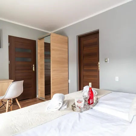 Reveliqa2 - Pokoje Goscinne I Apartamenty Pobierowo Exterior photo