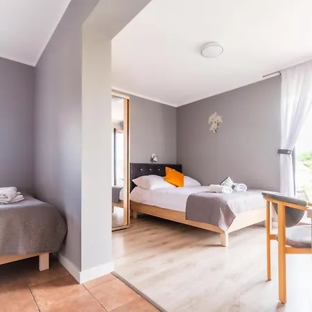 Reveliqa2 - Pokoje Goscinne I Apartamenty Pobierowo Exterior photo