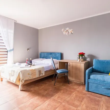 Reveliqa2 - Pokoje Goscinne I Apartamenty Pobierowo Exterior photo