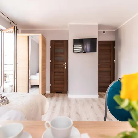 Reveliqa2 - Pokoje Goscinne I Apartamenty Pobierowo Exterior photo