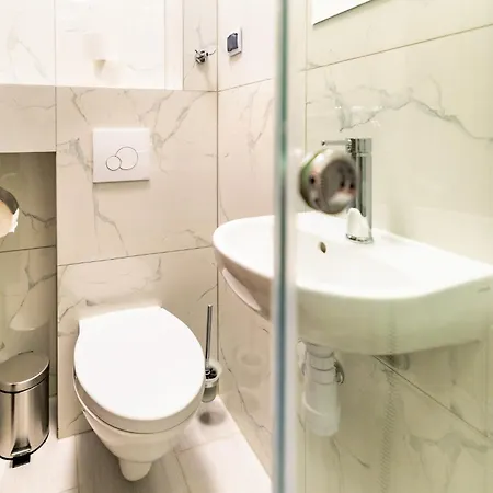 Reveliqa2 - Pokoje Goscinne I Apartamenty Pobierowo Exterior photo