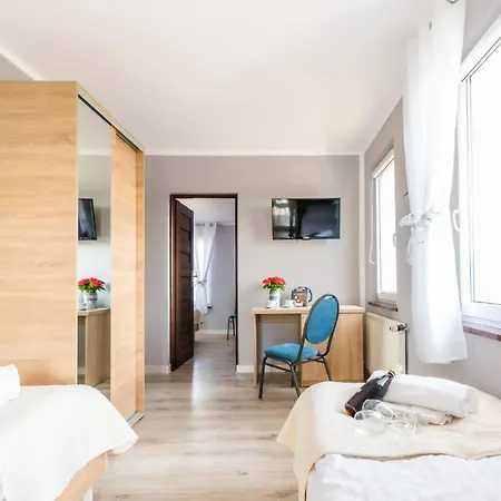 Reveliqa2 - Pokoje Goscinne I Apartamenty Pobierowo Exterior photo