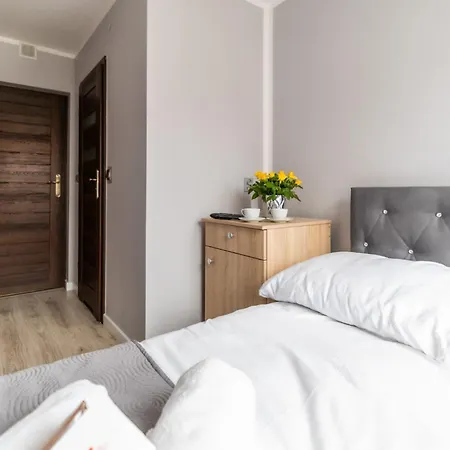 Reveliqa2 - Pokoje Goscinne I Apartamenty Pobierowo Exterior photo