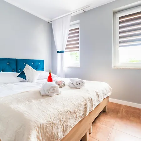 Reveliqa2 - Pokoje Goscinne I Apartamenty Pobierowo Exterior photo
