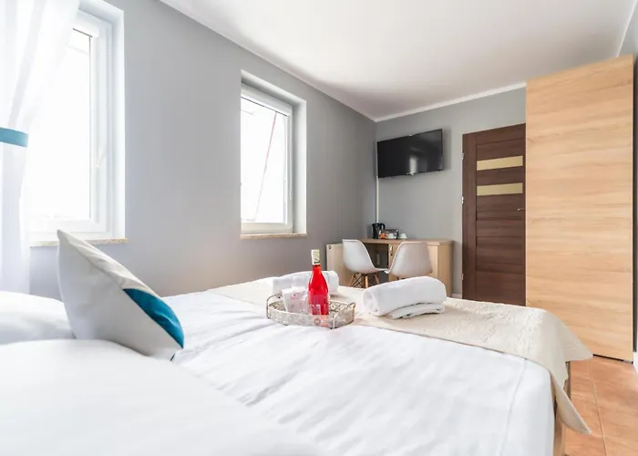 Reveliqa2 - Pokoje Goscinne I Apartamenty